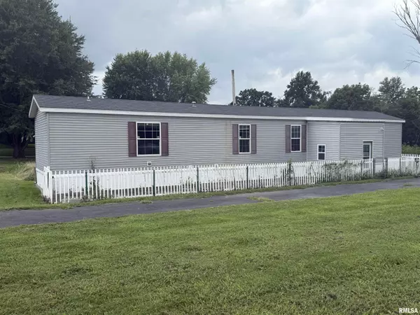 Plainville, IL 62365-1015,135 S CHURCH ST