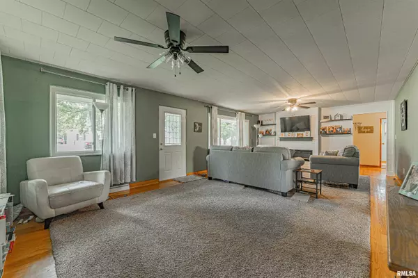 Mason City, IL 62664,428 W WALNUT ST