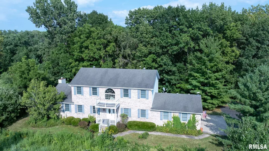 2530 River Bluff RD, Mechanicsburg, IL 62545