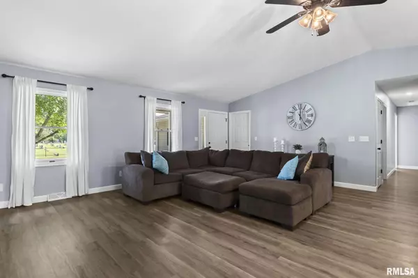 Athens, IL 62613,309 W LITTLE ST