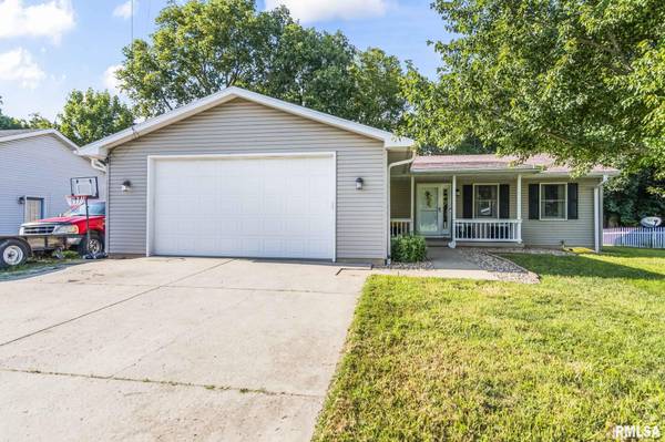 309 W LITTLE ST, Athens, IL 62613