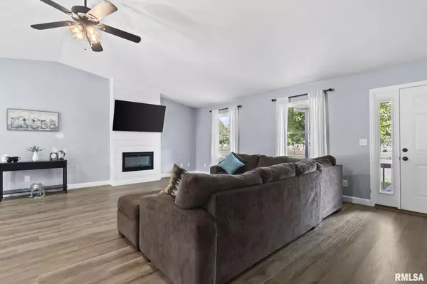 Athens, IL 62613,309 W LITTLE ST