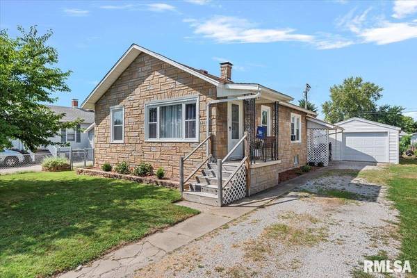 1303 W England ST, Taylorville, IL 62568