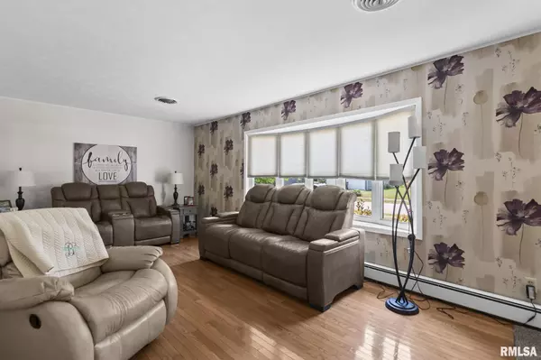 Taylorville, IL 62568,729 KENTON BLVD