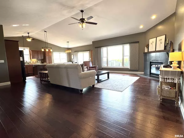 Chatham, IL 62629,2214 Hopwood DR