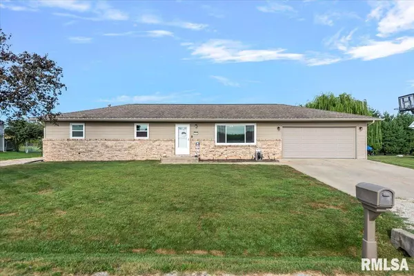 1319 N 4TH ST, Pawnee, IL 62558