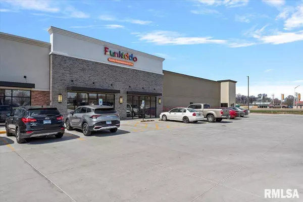 3101 S MACARTHUR BLVD #End-Cap, Springfield, IL 62704