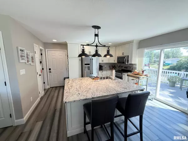 Petersburg, IL 62675,231 NORTH SHORE DR