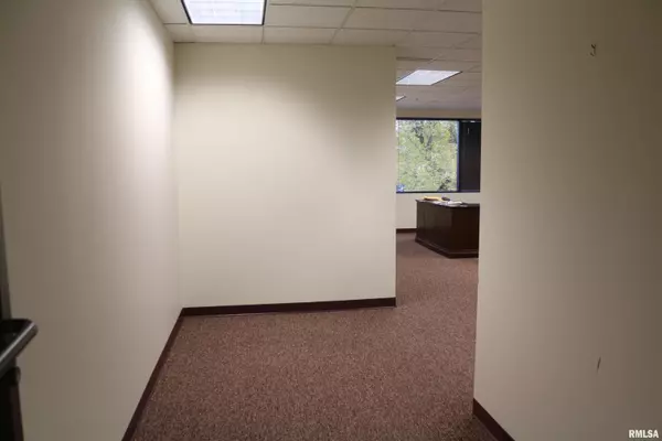 Springfield, IL 62704,3201 W WHITE OAKS DR #206