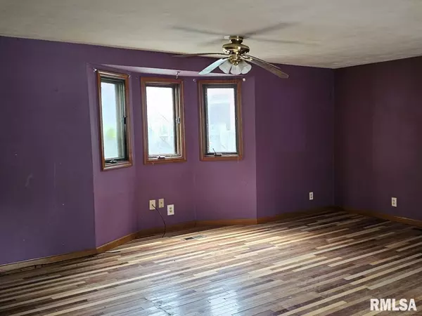 Athens, IL 62613,201 W JEFFERSON ST