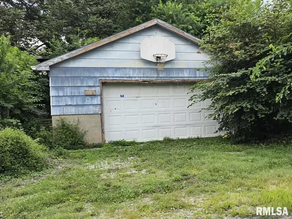 Athens, IL 62613,201 W JEFFERSON ST