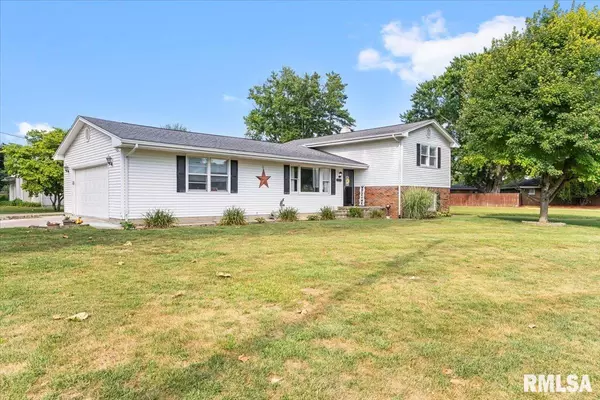 New Berlin, IL 62670,602 E ELM ST