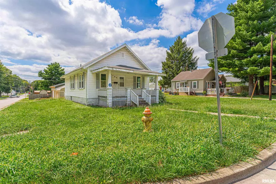 705 6TH ST, Lincoln, IL 62656