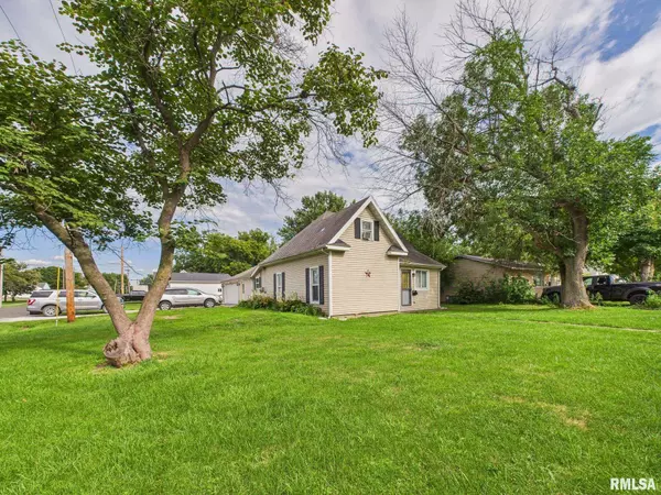 858 N DIAMOND ST, Jacksonville, IL 62650