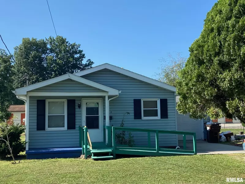 614 E VINE ST, Taylorville, IL 62568