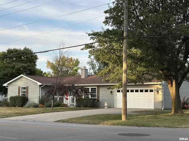 805 N PARK AVE, Chatham, IL 62629