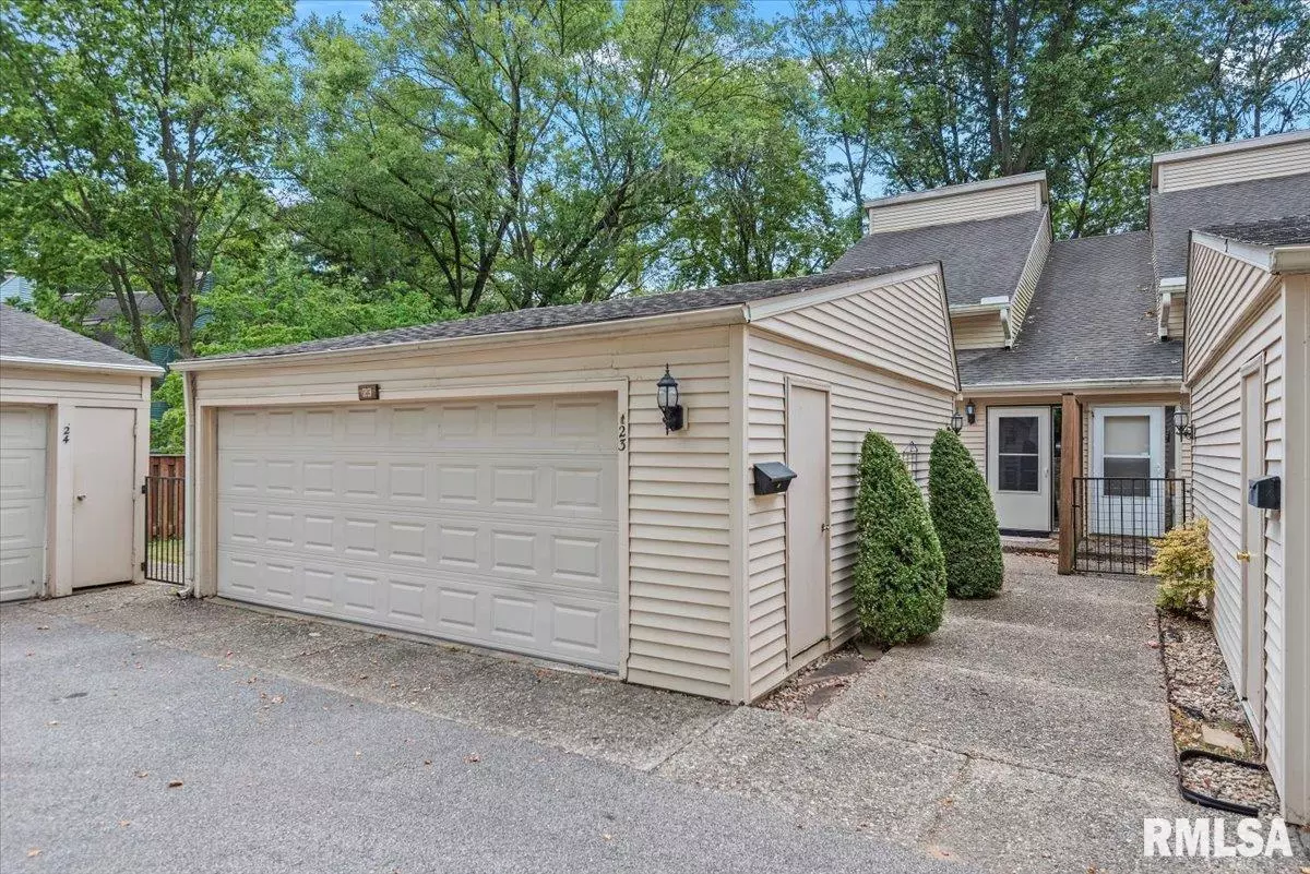 Springfield, IL 62703,23 COUNTRY PL