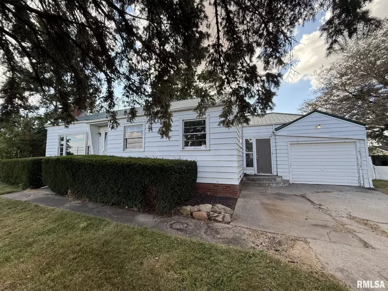 570 S MAIN ST, Roseville, IL 61473