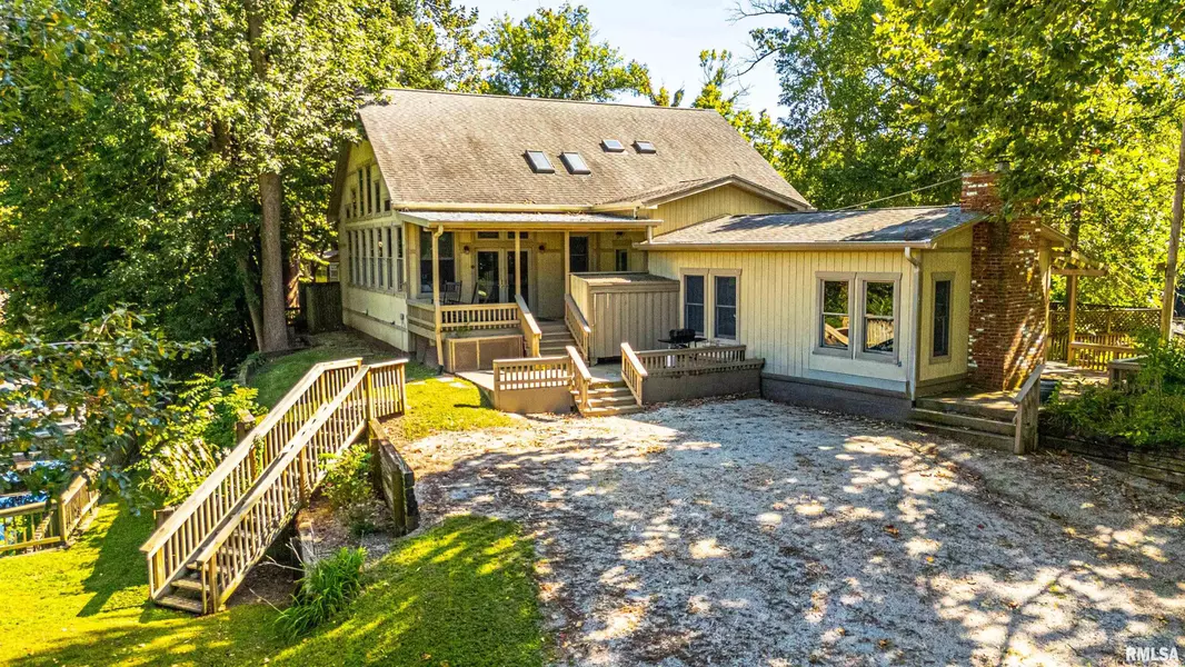 18 WILLOW LN, Lincoln, IL 62656