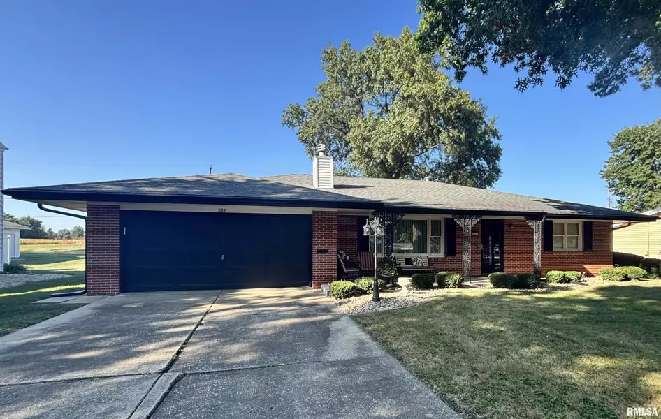 227 CIRCLE DR, Galesburg, IL 61401
