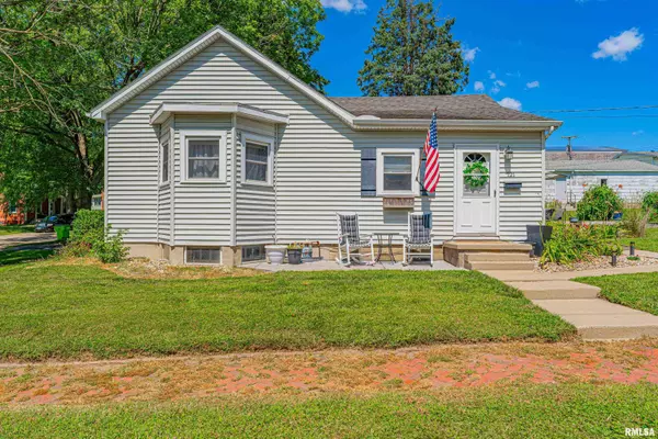 Mt Pulaski, IL 62548,121 W WAYNE ST