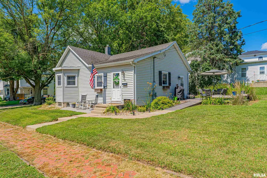 121 W WAYNE ST, Mt Pulaski, IL 62548