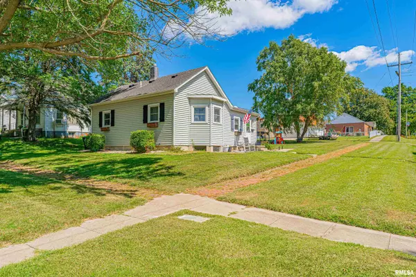 Mt Pulaski, IL 62548,121 W WAYNE ST