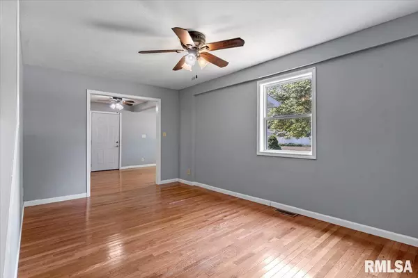 Chatham, IL 62629,530 S GRAND AVE