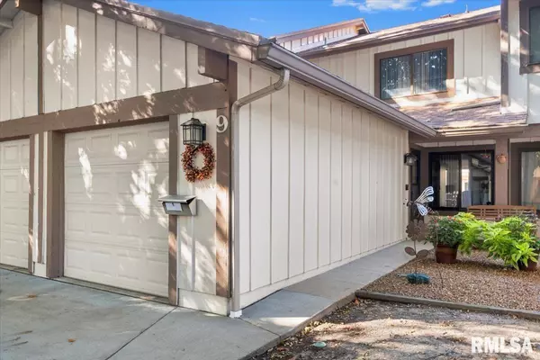 9 Whisperglen LN #66, Springfield, IL 62704