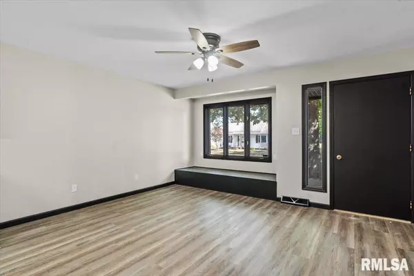 Virden, IL 62690,323 N Dye ST