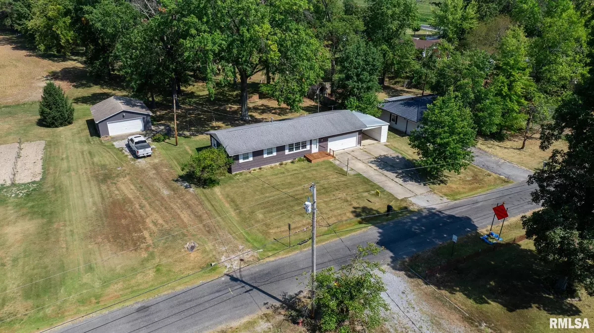 Salem, IL 62881,104 HICKORY GROVE LN