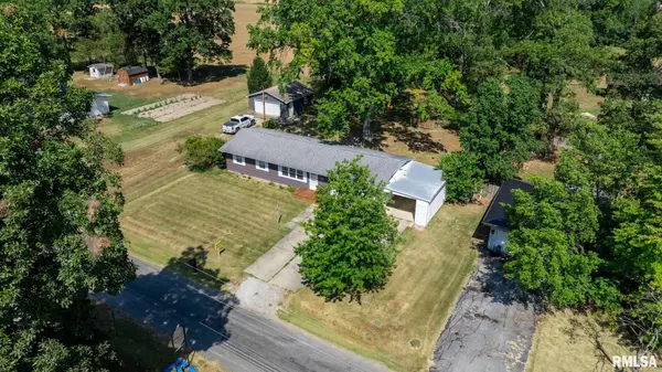 Salem, IL 62881,104 HICKORY GROVE LN