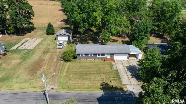 Salem, IL 62881,104 HICKORY GROVE LN