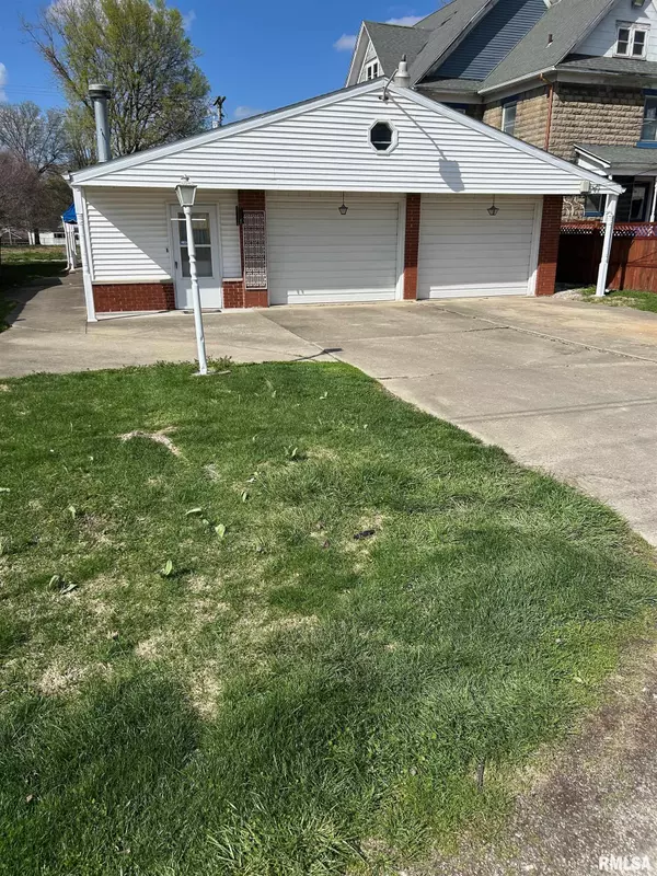 Taylorville, IL 62568,306 E POPLAR ST