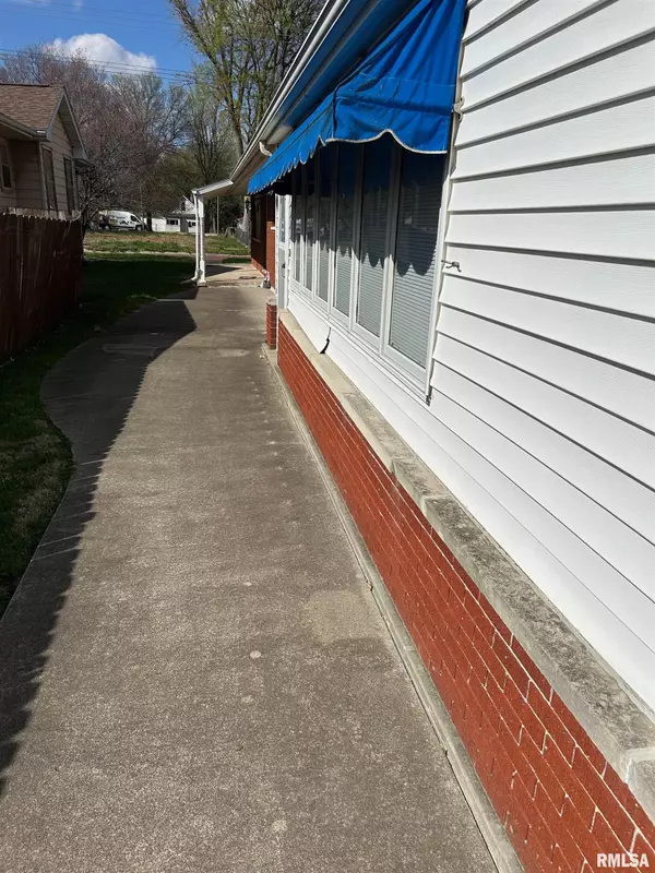 Taylorville, IL 62568,306 E POPLAR ST