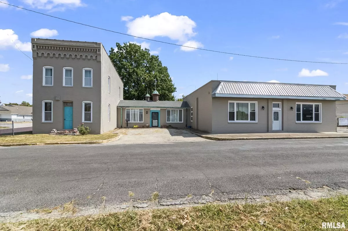 Taylorville, IL 62568,240 N WASHINGTON ST