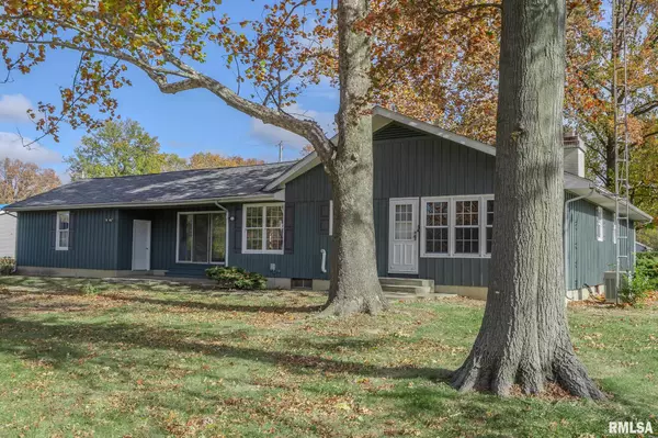 Carlinville, IL 62626,106 LAKEVIEW DR