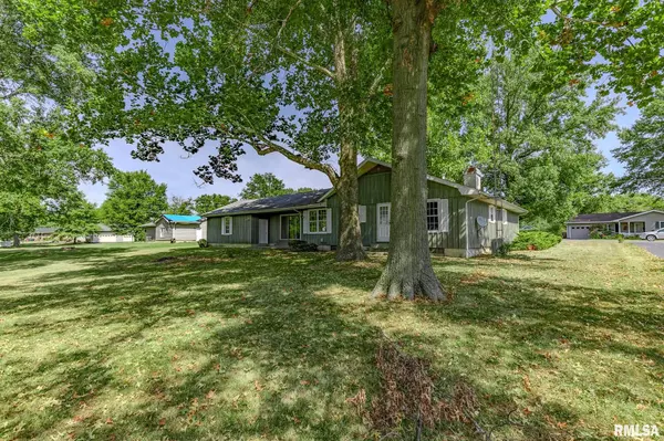 Carlinville, IL 62626,106 LAKEVIEW DR