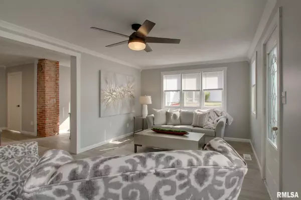 Camp Point, IL 62320,312 W YORK ST