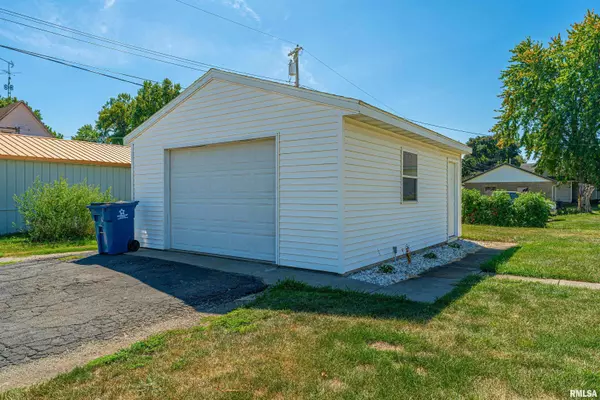 Atlanta, IL 61723,206 NE 4TH ST