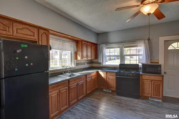 Taylorville, IL 62568,517 N PINE ST