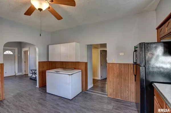 Taylorville, IL 62568,517 N PINE ST