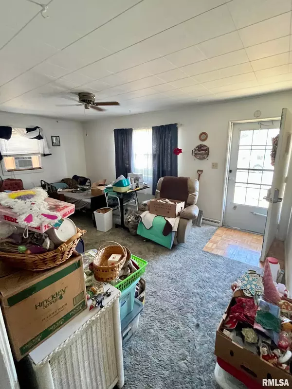 Taylorville, IL 62568,913 HAWLEY AVE