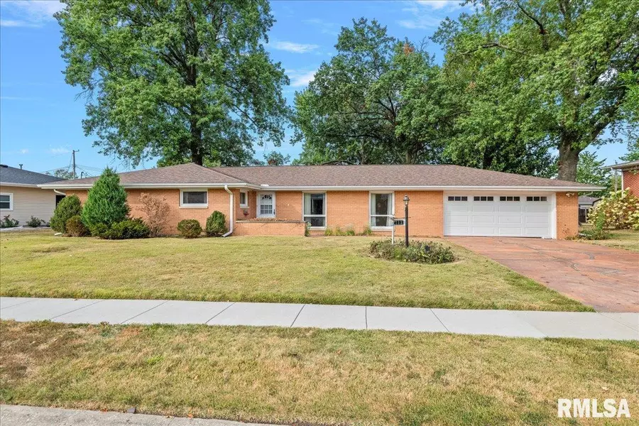 713 KENTON BLVD, Taylorville, IL 62568