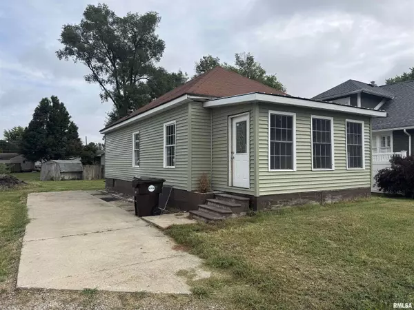 1428 DELAVAN ST, Lincoln, IL 62656