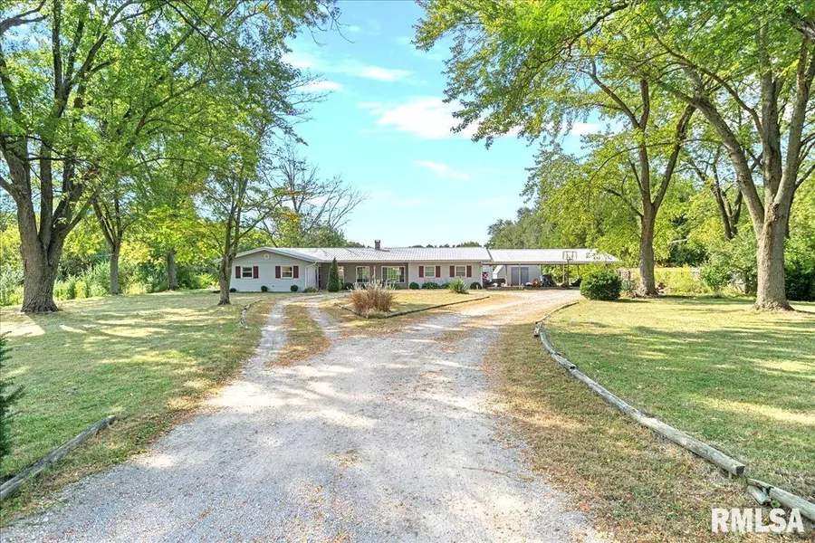 5008 ROCK RD, Pleasant Plains, IL 62677