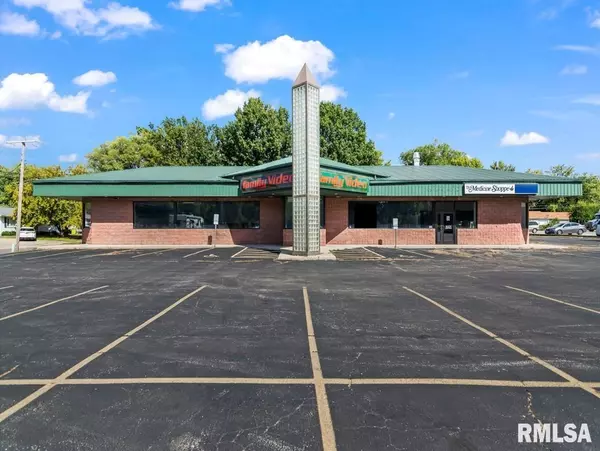 156 W MORTON AVE, Jacksonville, IL 62650