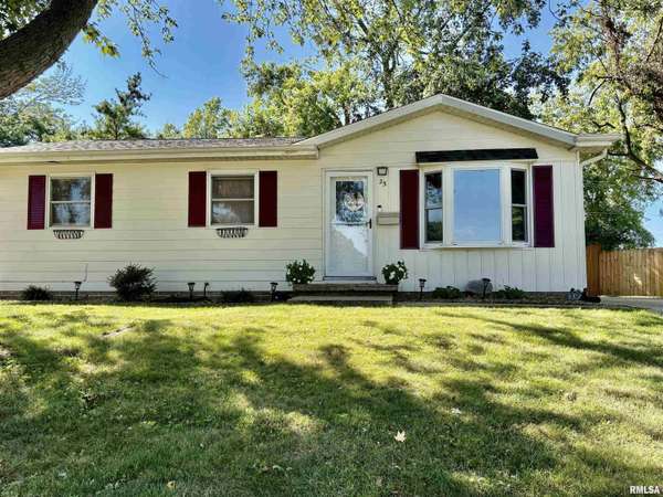 23 Lavan DR, Jacksonville, IL 62650