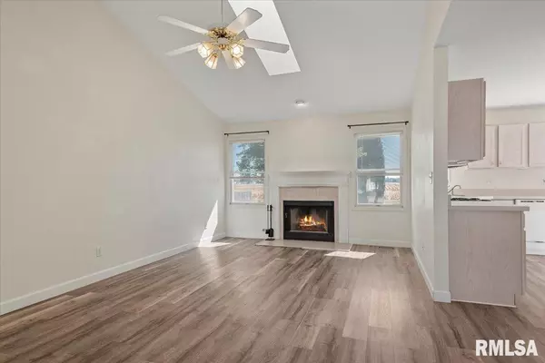 Chatham, IL 62629,1052 OAKBROOK AVE