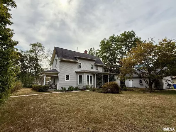 215 N 9TH ST, Petersburg, IL 62675